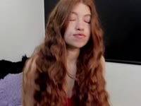 Dicen que tengo una mirada que enciende fantasías y una sonrisa que deja huella. Soy ese tipo de persona que te escucha con los ojos y te acaricia con las palabras. Sensual, atrevida y siempre con un toque dulce que termina volviéndose adictivo. No soy para todos... pero quienes me conocen, no me olvidan.