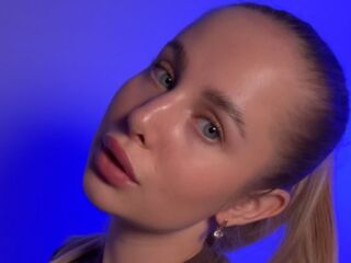 camgirl masturbating with dildo AnnelleToulson