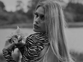 free pussy web cam CharisseBuonomo