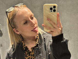 adult cam LucilleWiste