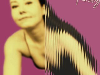 girl showing pussy LucyLevatto