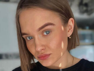 camgirl live porn MyriamQuinnan