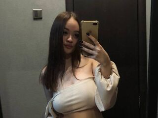 camslut showing tits SantinaHeikes