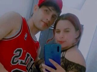 adult couple cam show AlexandEstrella