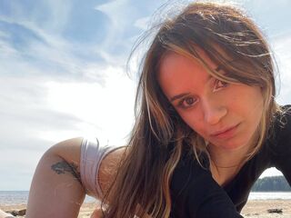 camgirl fingering shaved pussy AgataMilk