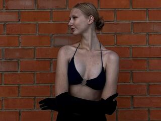 hot cam girl masturbating with sextoy AlmaGrant