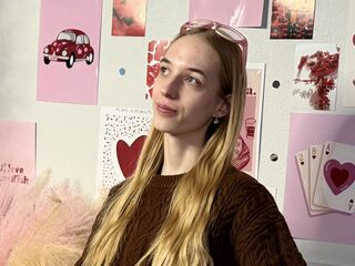 camgirl playing with dildo AlyssaRingbloom