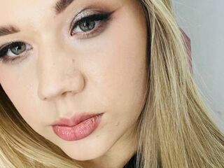 nude camgirl picture AminaDigges