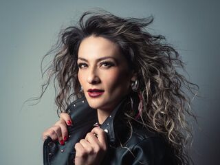 naked cam girl fingering pussy AryTorres