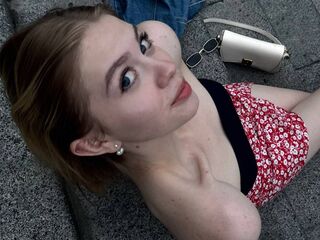 naughty camgirl masturbating with dildo BeaulahLamens