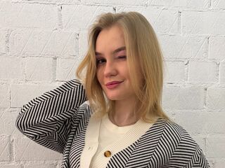 camwhore masturbating with vibrator CamillaCapoccia