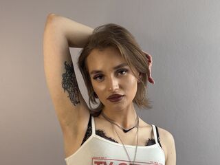 naked cam girl masturbating with sextoy CammiePratten