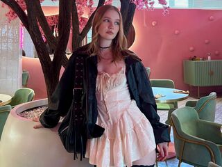 naked camgirl CandiFerretti