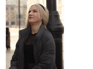 fingering webcam girl CarinGoodwin