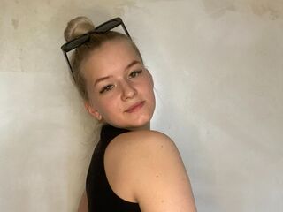 masturbating webcamgirl DebraHallin