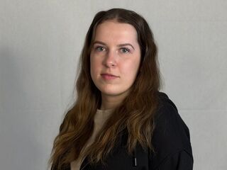 camwhore fingering shaved pussy DeniseGriffin