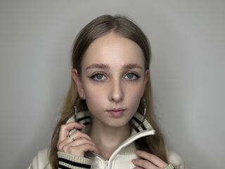 naked camgirl DessieBusche