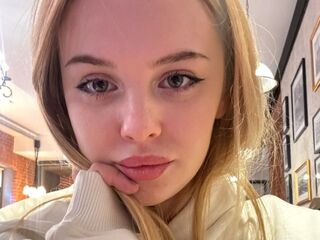 cam girl chatroom DevonaBradner
