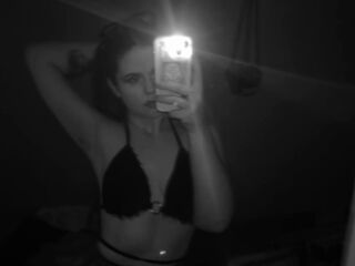 shaved pussy web cam DoloresHuesing