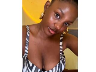 camgirl showing tits EleanorVee