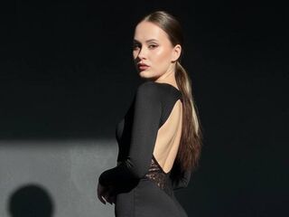 camwhore fingering pussy EmilyGiffin