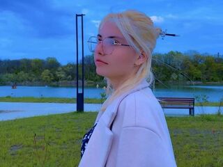 cam girl chatroom FredericaMittag