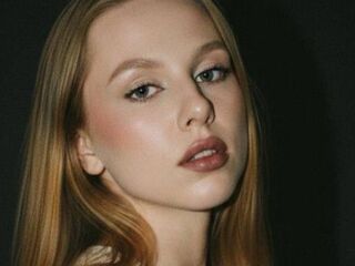 naked girl with webcam masturbating with sextoy GlennieKeemer