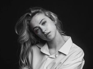 live cam show GwynethHibbits