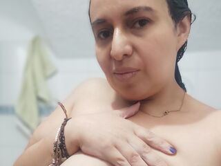 naughty cam girl fingering pussy IbannaBely