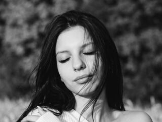 camgirl masturbating with dildo JanettaVanhove