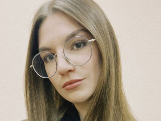 naked girl with webcam masturbating with dildo KaraTribley