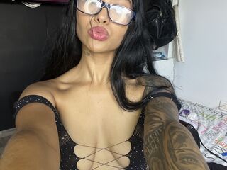 camslut fingering shaved pussy KatieReyes