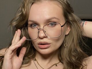 camslut fingering shaved pussy KattyWests