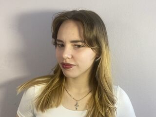 beautiful cam girl KeiraBau