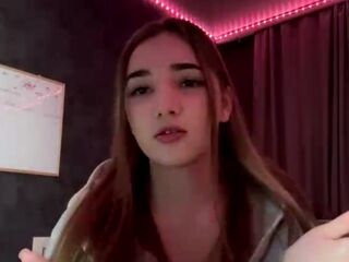 topless cam girl LaurynKendell