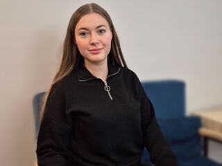 naughty camgirl masturbating with dildo LeaDarcy