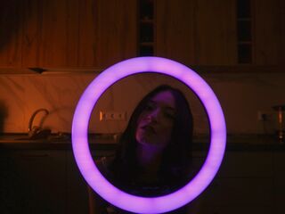 hot girl webcam picture LessyLuiz