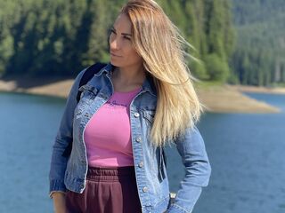 naughty camgirl fingering shaved pussy LovelyMaia