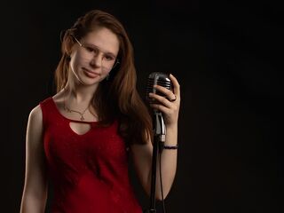 cam girl playing with vibrator LucettaDainty