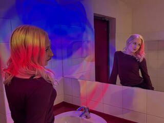 closeup cam LucilleWiste