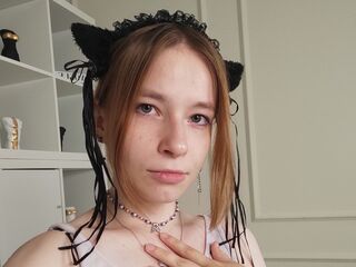 camgirl playing with vibrator LynetteHeart