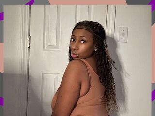 camgirl fingering pussy MadamGlam