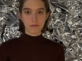 naughty camgirl masturbating with vibrator MaeganDegiacomo