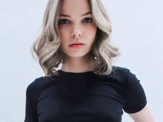 nude camgirl picture MarielMessina