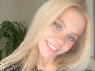 camgirl fingering bald pussy MarlenaBalceiro
