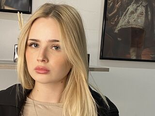 chatroom webcam picture MarnieRhyner