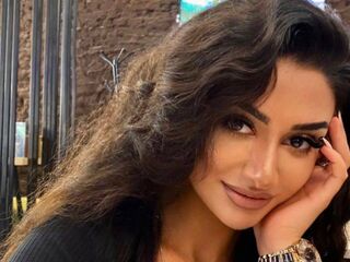 naked cam girl MayaDastrup