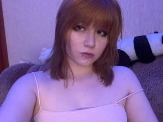 girl fingering bald pussy MiSokimo