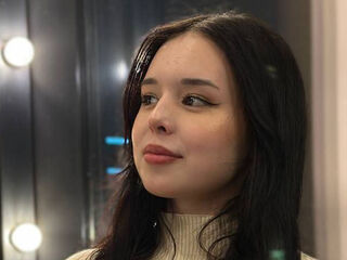 camgirl showing tits MikiPellon