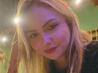 nude webcam girl photo MonicaCaroline